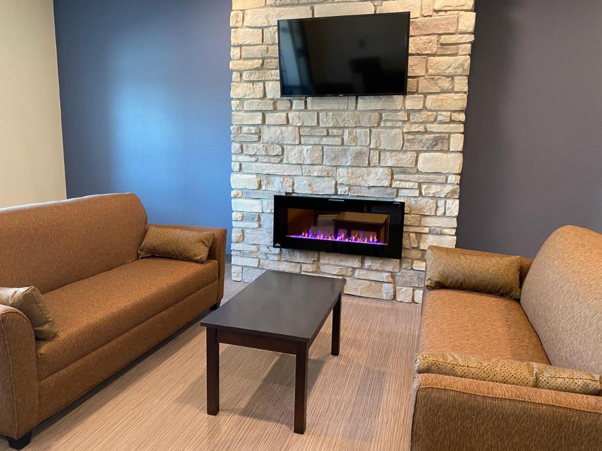 Cobblestone Inn & Suites - Forest City Exteriér fotografie