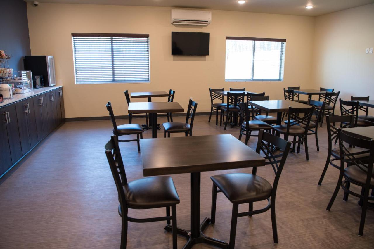 Cobblestone Inn & Suites - Forest City Exteriér fotografie