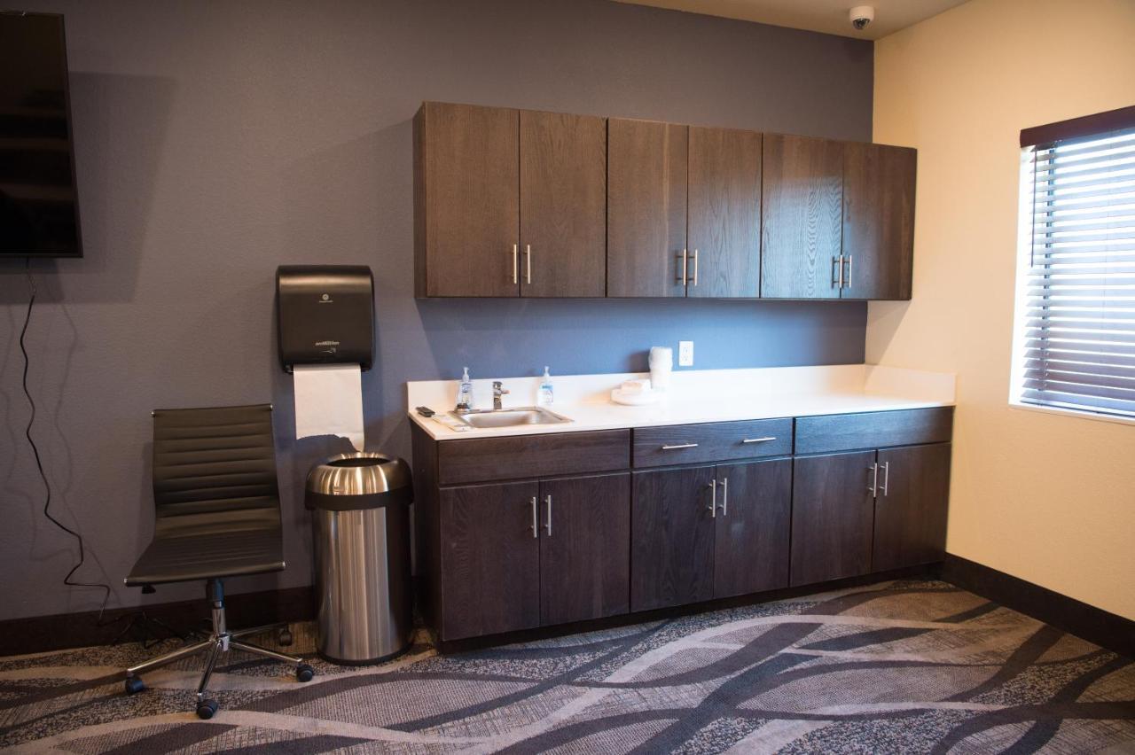 Cobblestone Inn & Suites - Forest City Exteriér fotografie